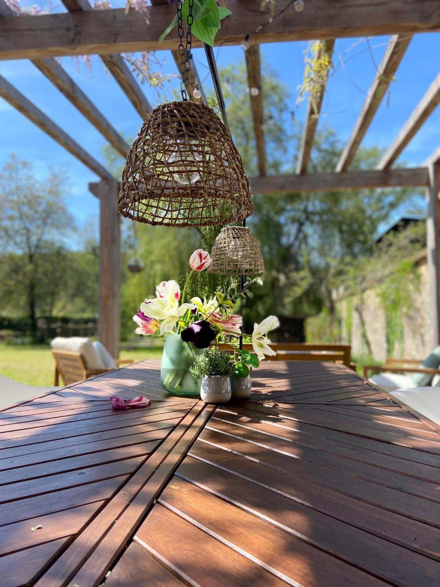 Pool House-L'Hirondelle De Sermizelles- Grand Jardin, Calme Et Nature Aux Portes Du Morvan Villa Exteriör bild