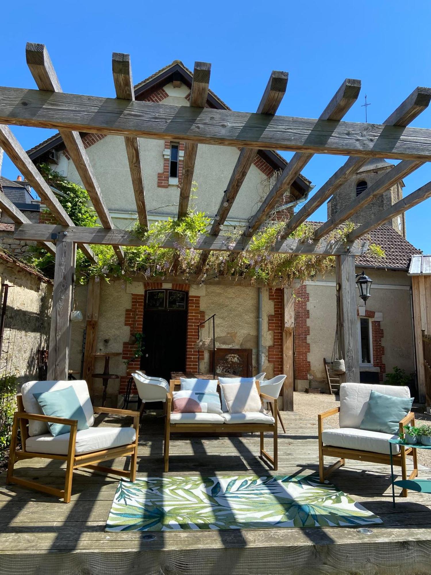 Pool House-L'Hirondelle De Sermizelles- Grand Jardin, Calme Et Nature Aux Portes Du Morvan Villa Exteriör bild